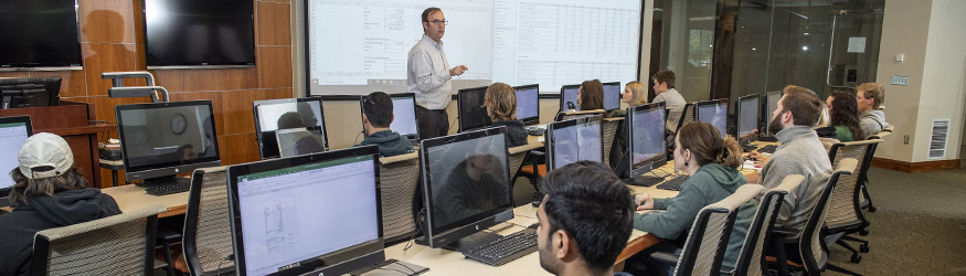 photo of a class in the trading room